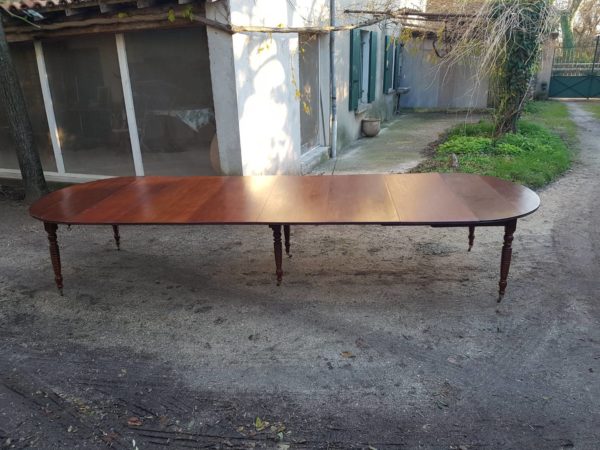TABLE DE CONFERENCES